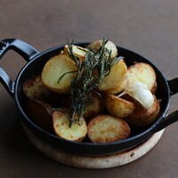 ベビーポテトとローズマリーのアッロースト