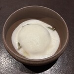 302106774 - 冷製麺カッペリーニ、枝豆とコンソメを泡立てたソース、広島潤菜