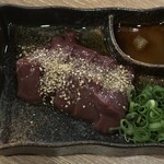 焼肉ホルモン酒場 たかちゃん - 新鮮厚切りレバー979円