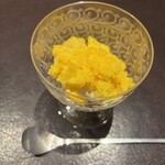 イル アオヤマ - パッションフルーツのグラニテ、和三盆を使ったバニラジェラート、マンゴー、赤ワインソース