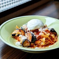 茄子とベーコンのトマトソース　モッツァレラ