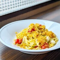 小柱と生海苔、トマトのアーリオオーリオ　カラスミがけ