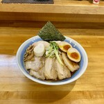 麺屋 しん蔵 - 田舎の醤油チャーシュー麺 1400円
      (細麺)
      味付玉子 150円