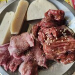 岩見沢精肉卸直営 牛乃家 - 豚たん、サガリ、鶏平天