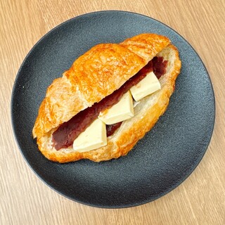 北海道小麦100％使用の焼き立てクロワッサン