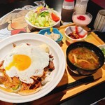古民家カフェバニラ - “本日のランチmenu” A:牛カルビ焼き肉丼
