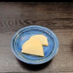 玉屋 - 冷たくて瑞々しい、箸休めの"沢庵"。