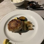 Wiggo - メインの松阪牛ハンバーグ
      　　妬き野菜添え
      いろんな味で楽しめます♪