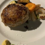 Wiggo - ハンバーグは松阪牛❤️
      わさび、辛子マヨ?、岩塩、特製醤油ダレ
      ４種の味で楽しめます♡ALL 美味し
      初めてのわさび、良かったぁ♡