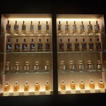 TRAD WHIKSY BOTTLE BAR DEN - 