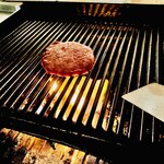 3匹の子ぶた - 炭火焼きハンバーグ！
