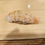 赤酢を使った本格江戸前寿司 赤ずし - 柑橘系の香りの天使のエビ