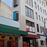 本と喫茶コトノハ - JR広島駅から徒歩3分のビル3階にある「本と喫茶コトノハ」さん
2025年開業、店主さんのワンオペ
外観は白塗りビルの3階にあり、通りを歩いていても見つけるのは難しいかも
