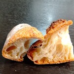 BAKERY CONNE PLATE - パン・トラディッショナル・バゲット（断面）
