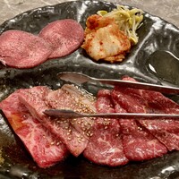 川崎名物 炭火焼肉 食道園 - タン塩、カルビ、ロース