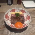浅草 更科天狐 - 尾崎牛モモ肉炙りユッケ