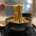 手打ちうどん やまびこ - Wカレーうどん(牛スジ) 980円