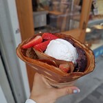 えんどう 阿倍野店 - あずきバターに生クリームと苺トッピング