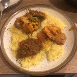 カッチャル バッチャル - 勝手に作った３種盛（野菜•海老•ﾋﾞﾝﾀﾞﾙｰ）