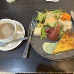 ヌンク ヌスク - Aキッシュプレート 税込1,100円　カフェオレ 税込350円