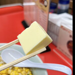 くるまやラーメン - 料理写真:みそコーンバターらーめんのバター 大きなキュービックのバター byまみこまみこ