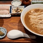 炭火焼濃厚中華そば 海富道 - 