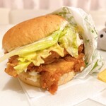 ケンタッキーフライドチキン - ダブルチキンバーガーセット 1090円
の、チキンサンドイッチ