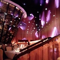 RESTAURANT DAZZLE - ゴージャスな店内