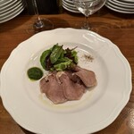 ジロトンド - 2皿目
      イタリア産仔牛のタンのカルパッチョ。