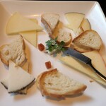 メソン デル プエルト - （2025/5月）スペイン産チーズの盛り合わせ