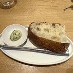 restaurant.m - このバターが美味しい！パンも美味しい。