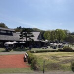 ミート工房かわば - 広い敷地、右奥の方にミート工房はある