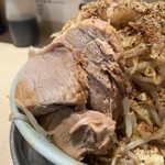 麺でる 立川店 - 厚めのブタ