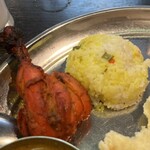 インド料理 スーリヤ - ナンの下にライス
