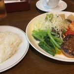 ニユートーキヨー ビヤホール - 肉盛りランチ