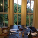 LAINE INAMURAGASAKI - 窓からの新緑がきれい