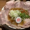 猛た波が麺を喰らふ