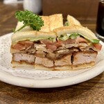 ニューアストリア - カツサンド（野菜入）