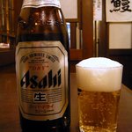 うな富士 - 座って速攻でビールをオーダーします。そして、メニューを見ながら何を食べようか考えます。