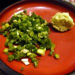 炭焼うな富士 - 薬味です。ネギとわさびです。