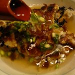 炭焼うな富士 - こんな感じでドンドン出汁を入れていきます。そうそう、出汁は少ししか入っていませんが大丈夫です。無料でお代わり可能ですから。