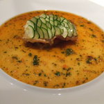 銀座 シェ・トモ - 産地直送　地魚のソテー　ズッキーニの鱗仕立て　サフラン風味のマリニエールソース