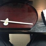 テーブルにお盆が