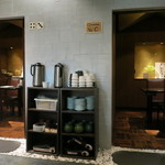 青山きいろ - 店内は居酒屋風の気取らない感じ。個室は落ち着いていていいですね。