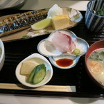 青山きいろ - ［ランチ］トロサバ炭火焼1200円。刺身もついています。