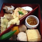 吾妻 - 左上が揚げ物、右下が　煮物