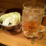 串揚げ　ヨロシク！ユウチャン - ハイボールとお通しキャベツ