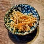 たか丸食堂 - 後からきた小皿(きんぴらごぼう)。