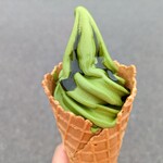 村茶屋 - 村抹茶ソフトクリーム コーン 430円