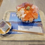 小田原海鮮 とと丸食堂 - とと丸５食丼(税込1,628円)